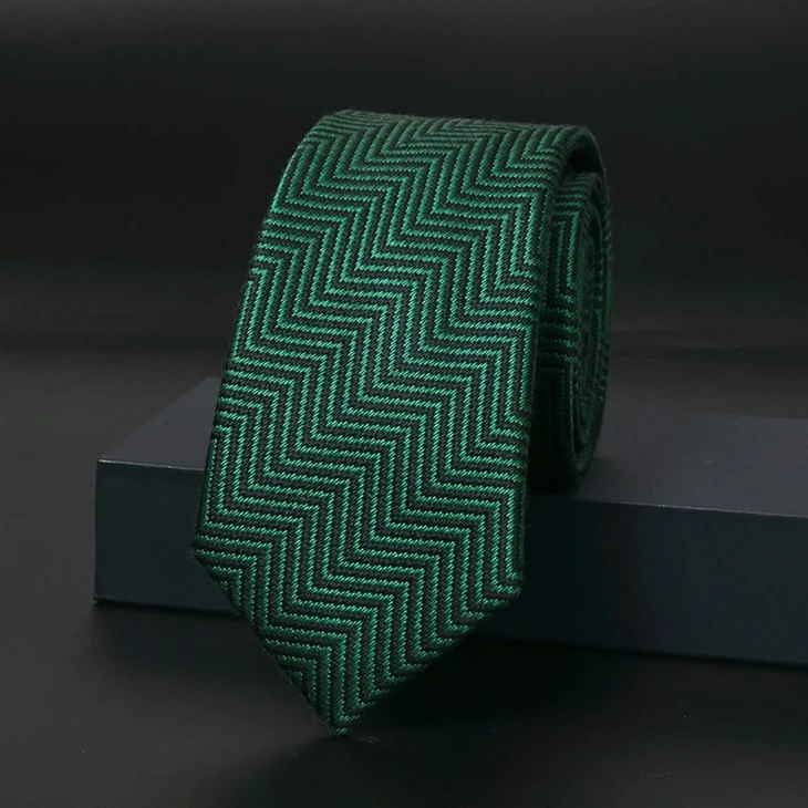 Gravata de viscose confortável YiLi: elegância geométrica